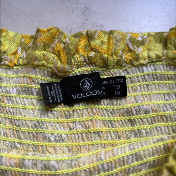 SALE🚨NWT🌼Volcom Flower Smocked Ruffle Tank Yellow XL - Picture 7 of 8